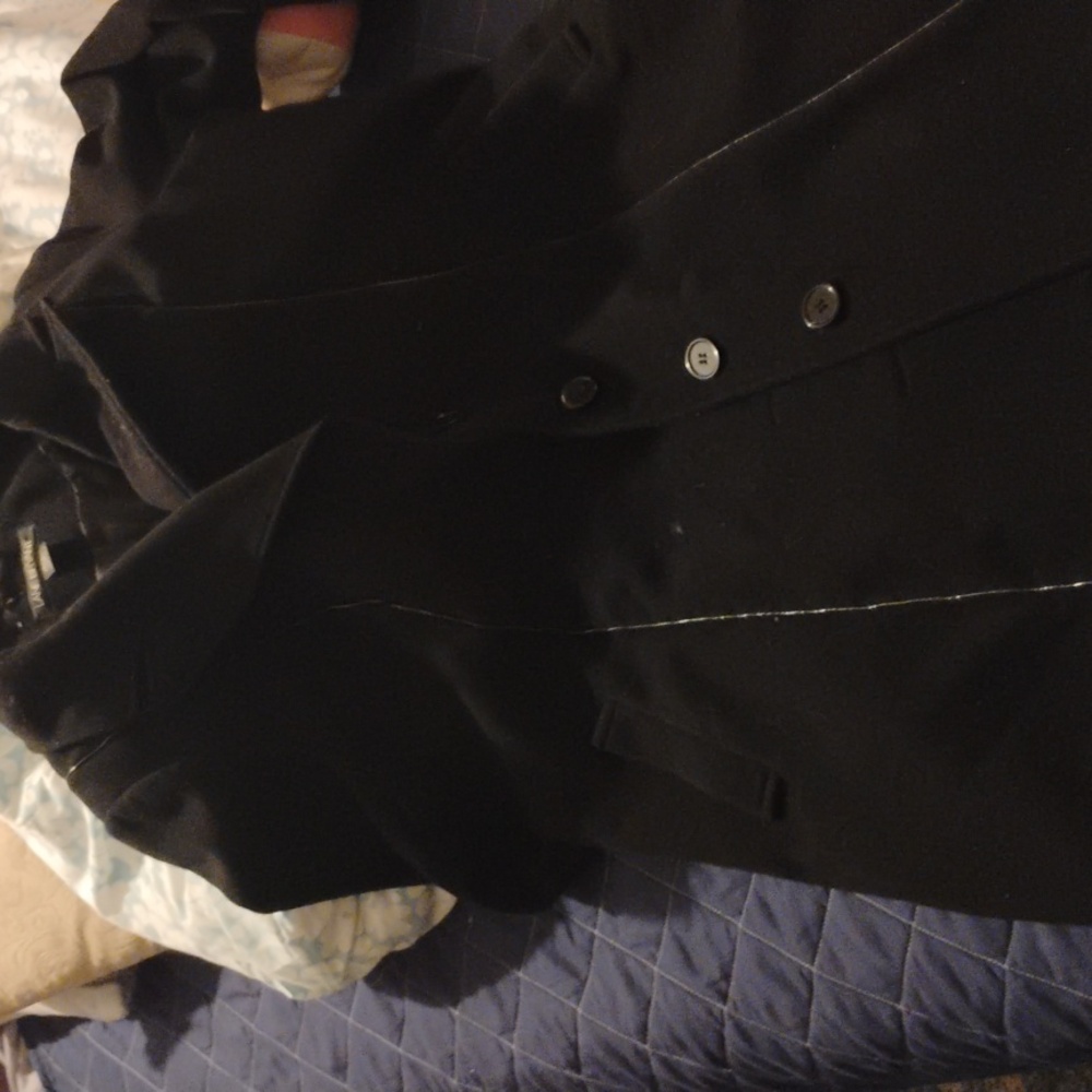 Stylish Black Coat With Button Closure - image 4